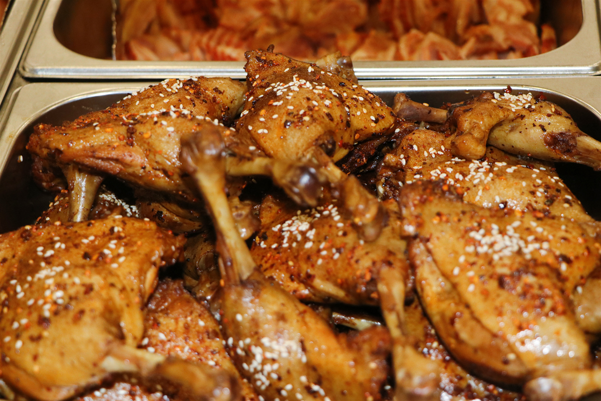 四川五月花技师学院校园师生食堂奥尔良风味