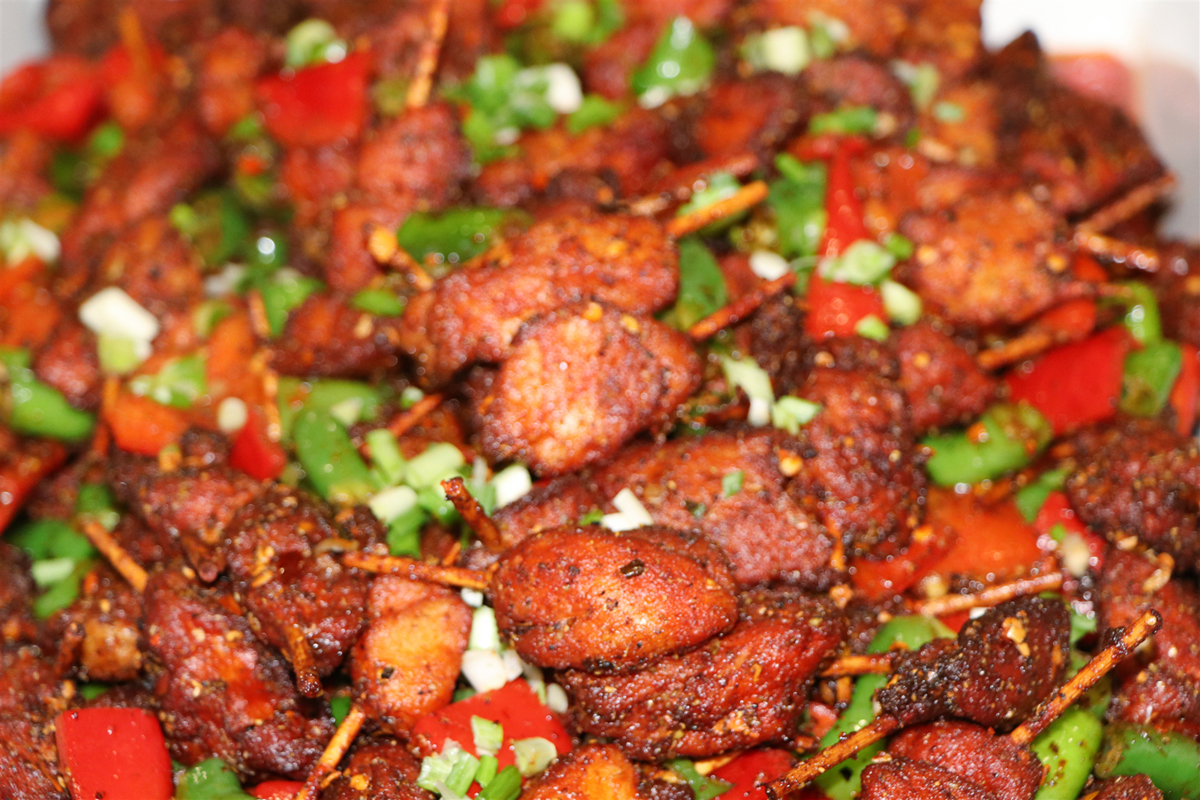 四川五月花技师学院校园师生食堂麻辣鸡块