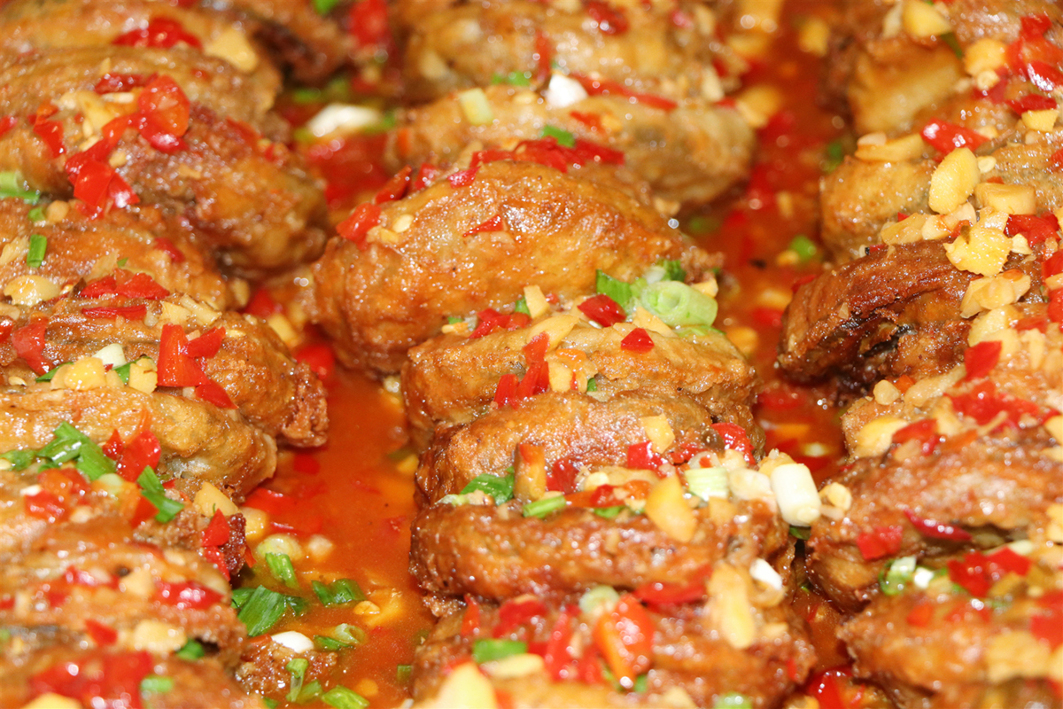 四川五月花技师学院校园师生食堂鱼香茄饼